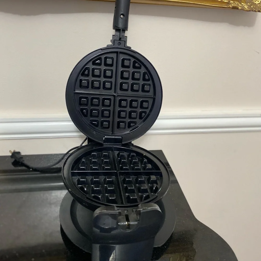 Bella Rotating Waffle Maker - Picture 5 of 12